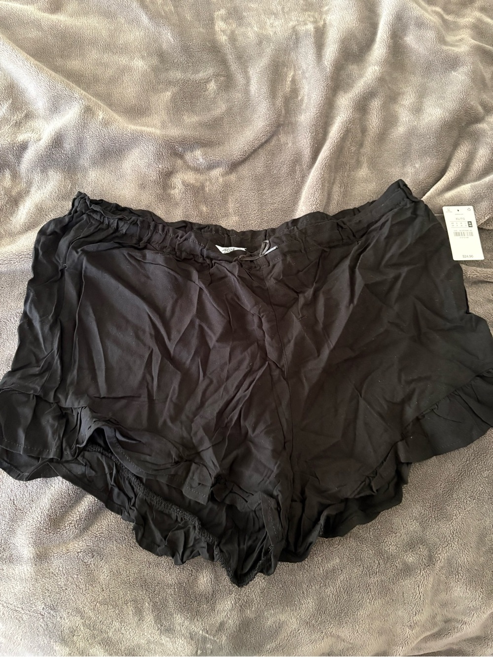 NWT ardene  Black mini shorts with ruffle size XL